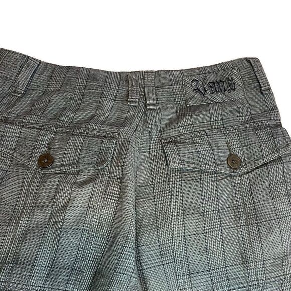 Vans Grey Plaid and Paisley Shorts for Men. Size 28. Great Condition!! - Picture 7 of 13